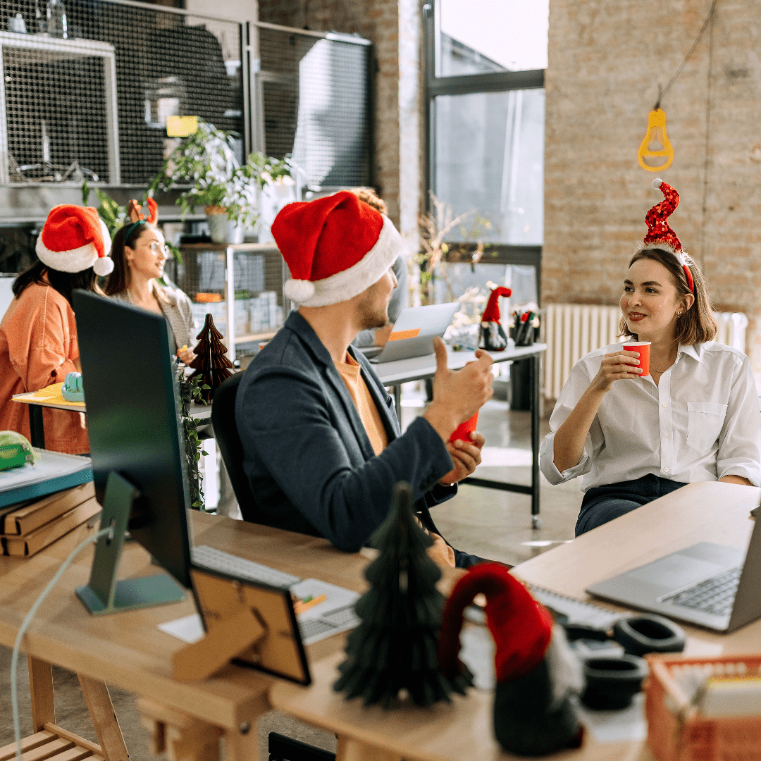 Holiday Hiring Outlook 2025: Why Year-End Holidays Are a Strategic Window for White-Collar Hiring